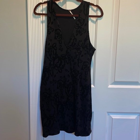 FREE PEOPLE Velvet Bodycon Dress in Black, size medium - Picture 2 of 6